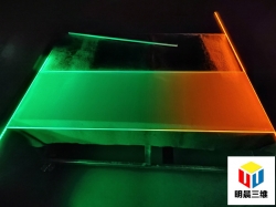 如何将一块玻璃变成发光体