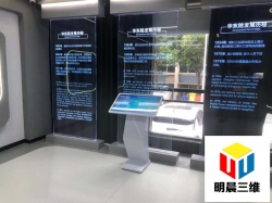 透过激光内雕玻璃：展览中的光影奇观