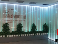 激光技术与雕刻玻璃在室内装饰中的创新应用