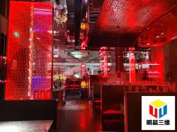 商业空间的艺术新生：激光内雕玻璃与光影秀打造沉浸式体验