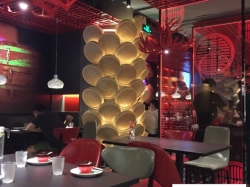 激光内雕玻璃橱窗：智能光影下的商业奇景